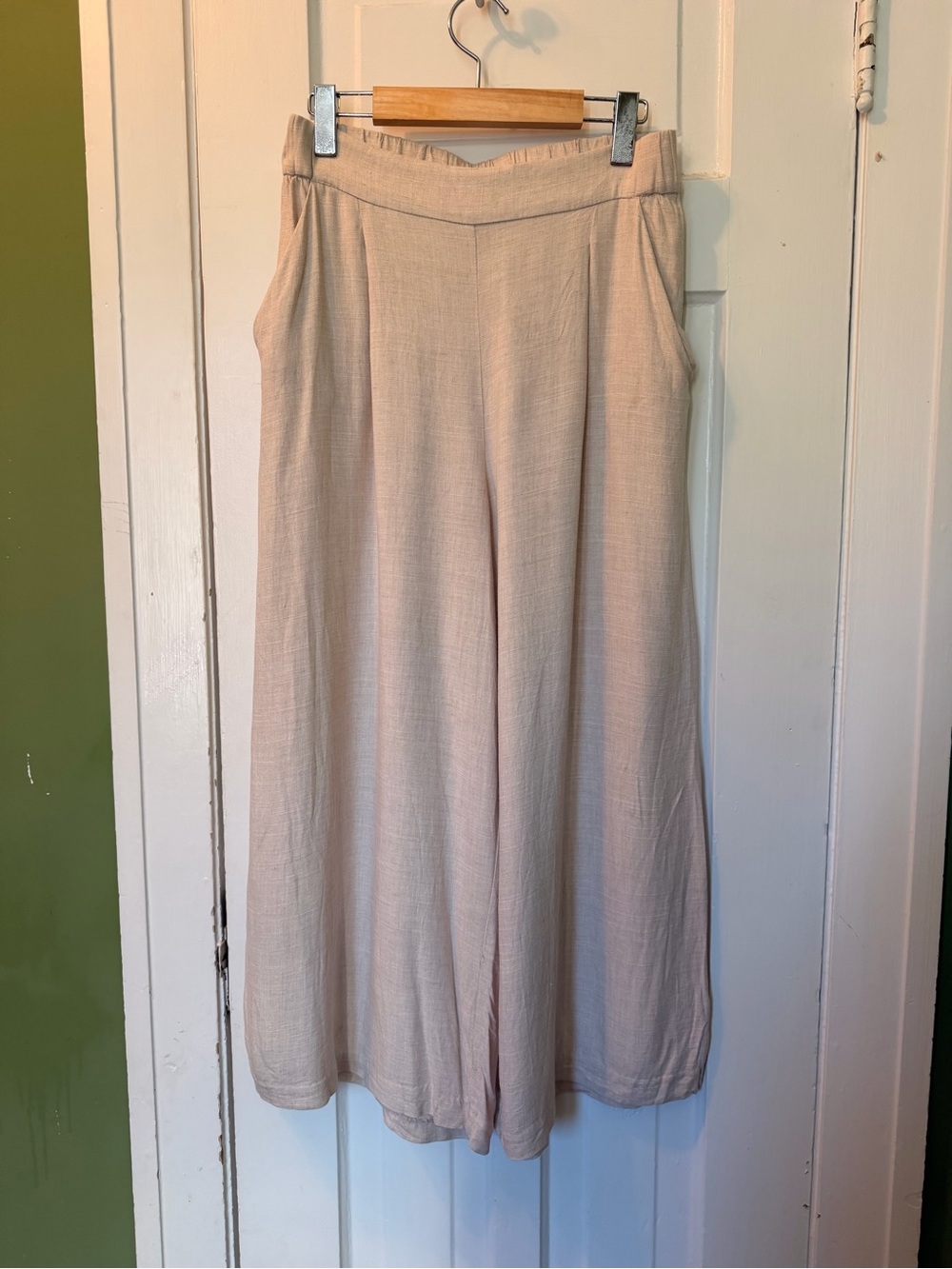 H.&M Women's Wide-Leg Cream Linen / Viscose cropped blend Pants